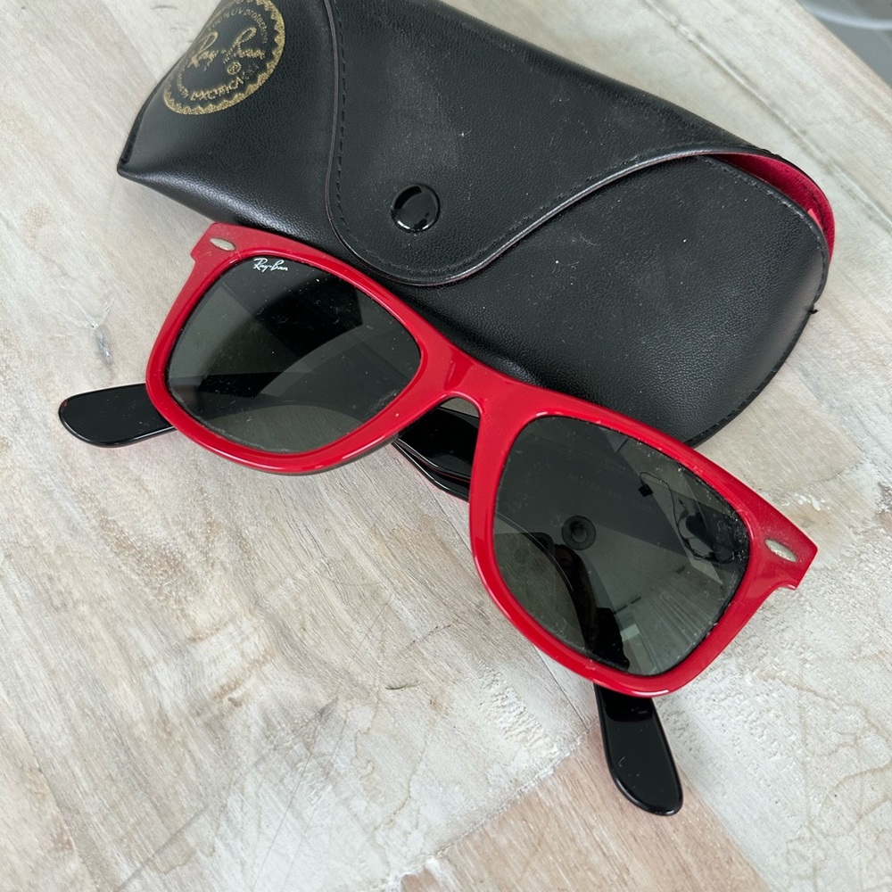 Red Ray-Ban Wayfarer Sunglasses